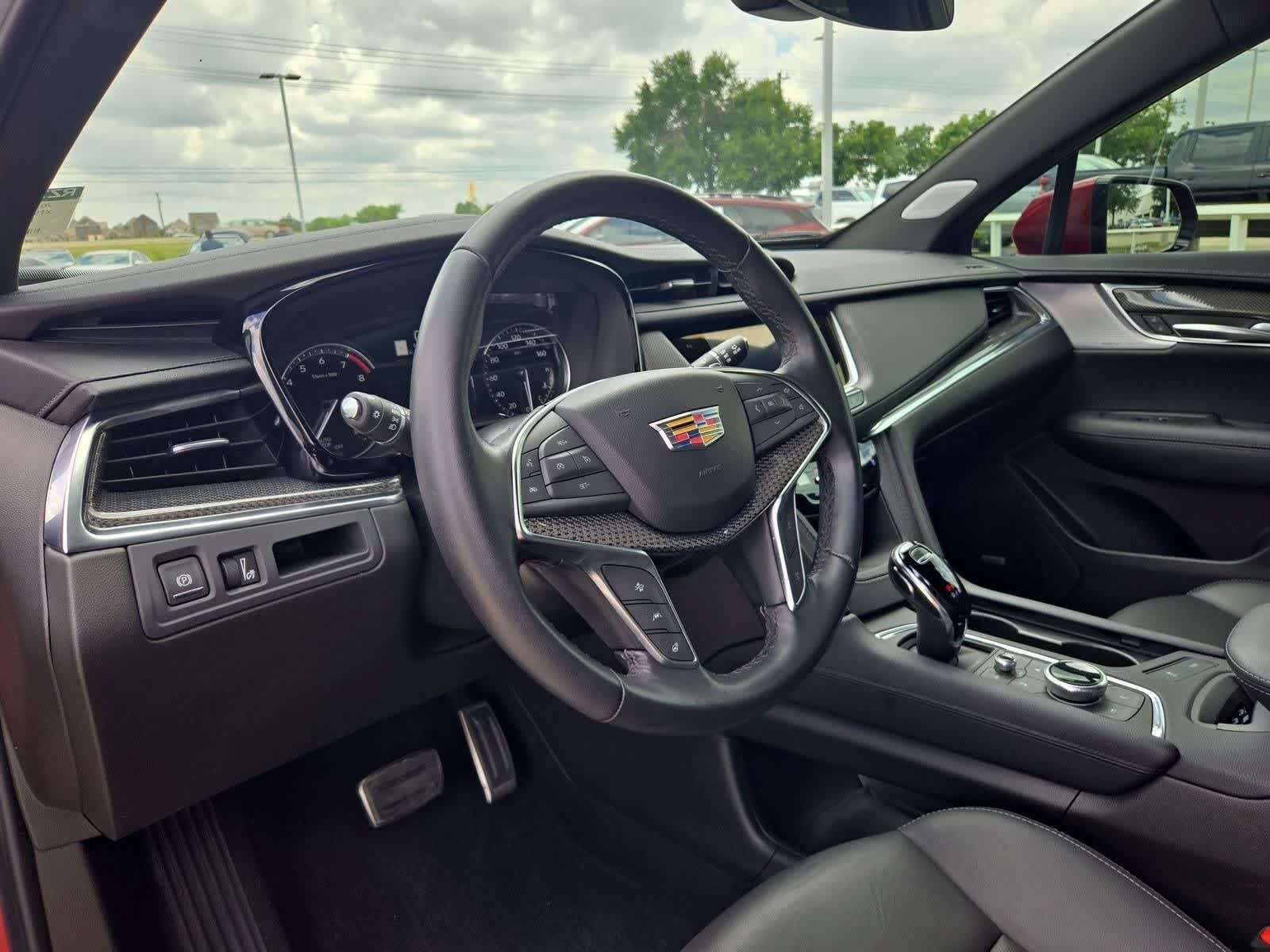 Used 2024 Cadillac XT5 Sportv AWD/4WD image 2