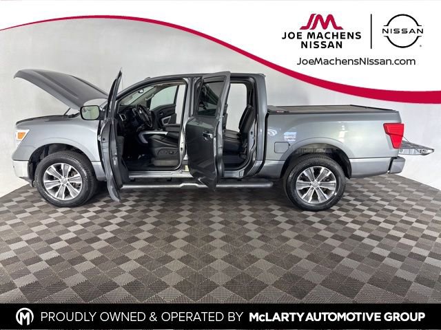 Used 2018 Nissan Titan SL image 9
