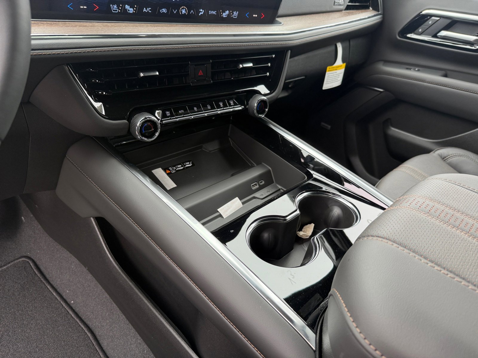 New 2026 Chevrolet Tahoe High Country AWD/4WD image 13