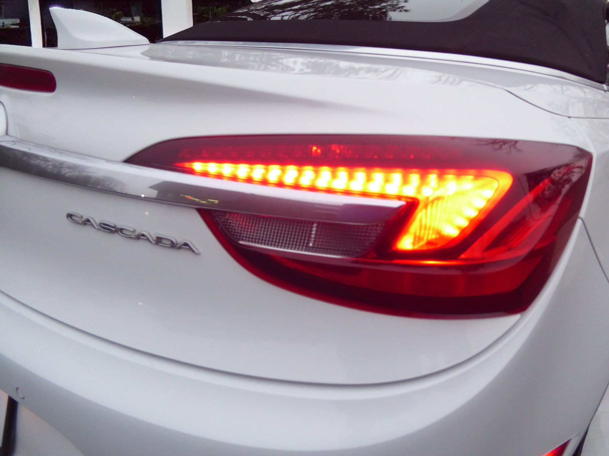 Used 2019 Buick Cascada Premium image 14