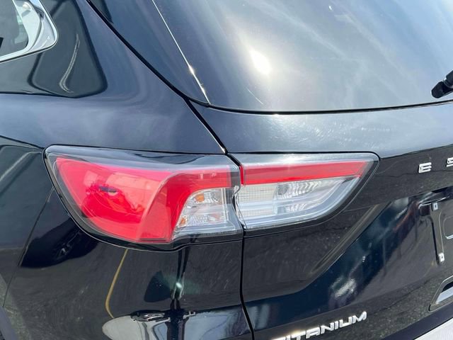 Used 2022 Ford Escape Titanium w/ Titanium Elite Package AWD/4WD image 11