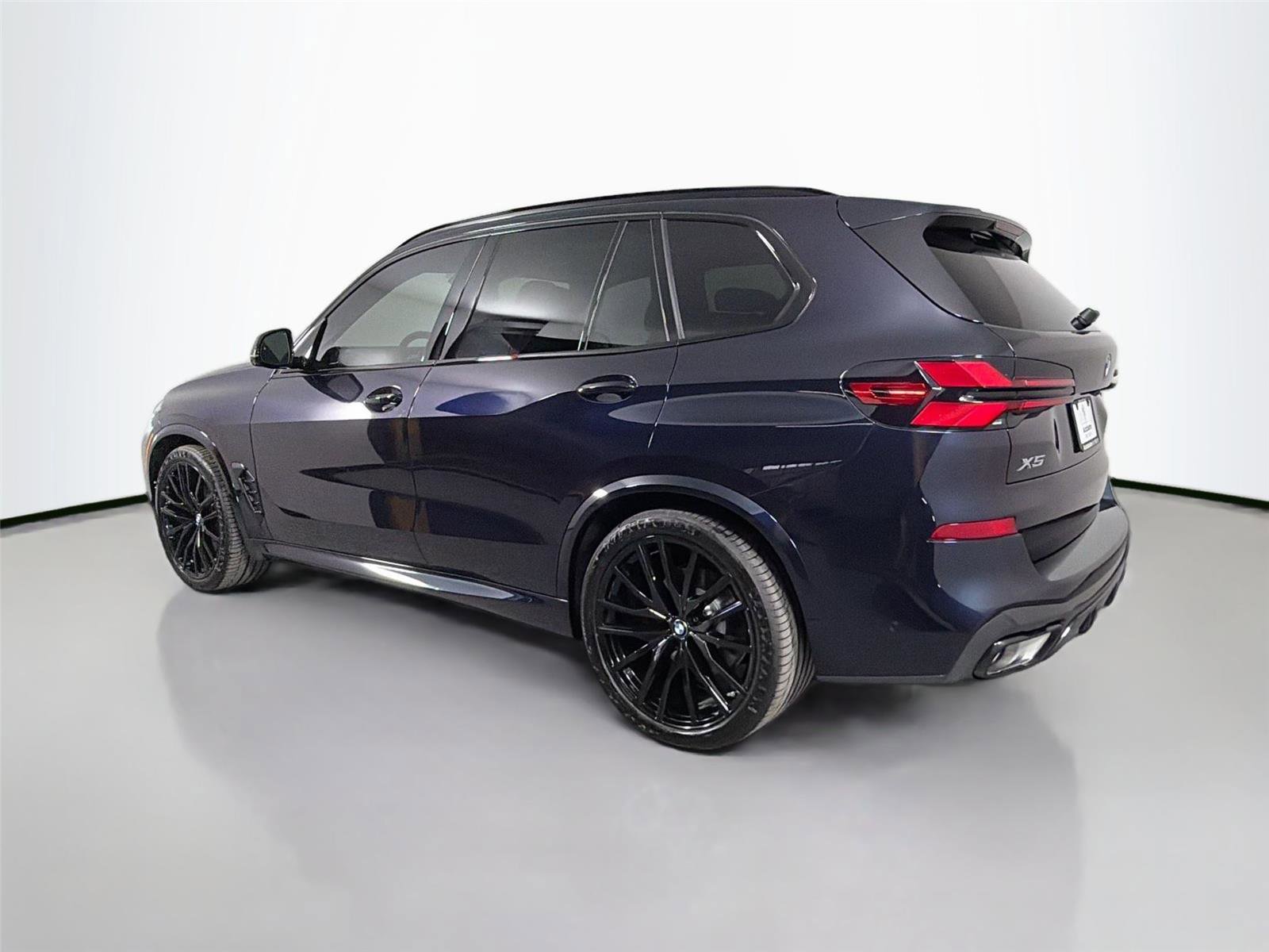 New 2026 BMW X5 xDrive40i w/ M Sport Package AWD/4WD image 7