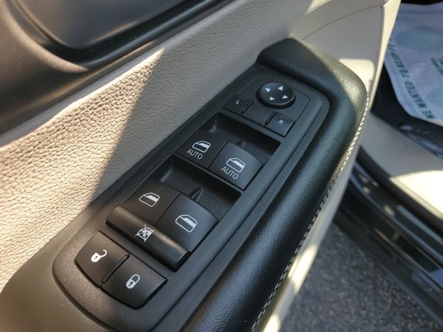 Certified 2023 Chrysler Pacifica Touring-L FWD image 22