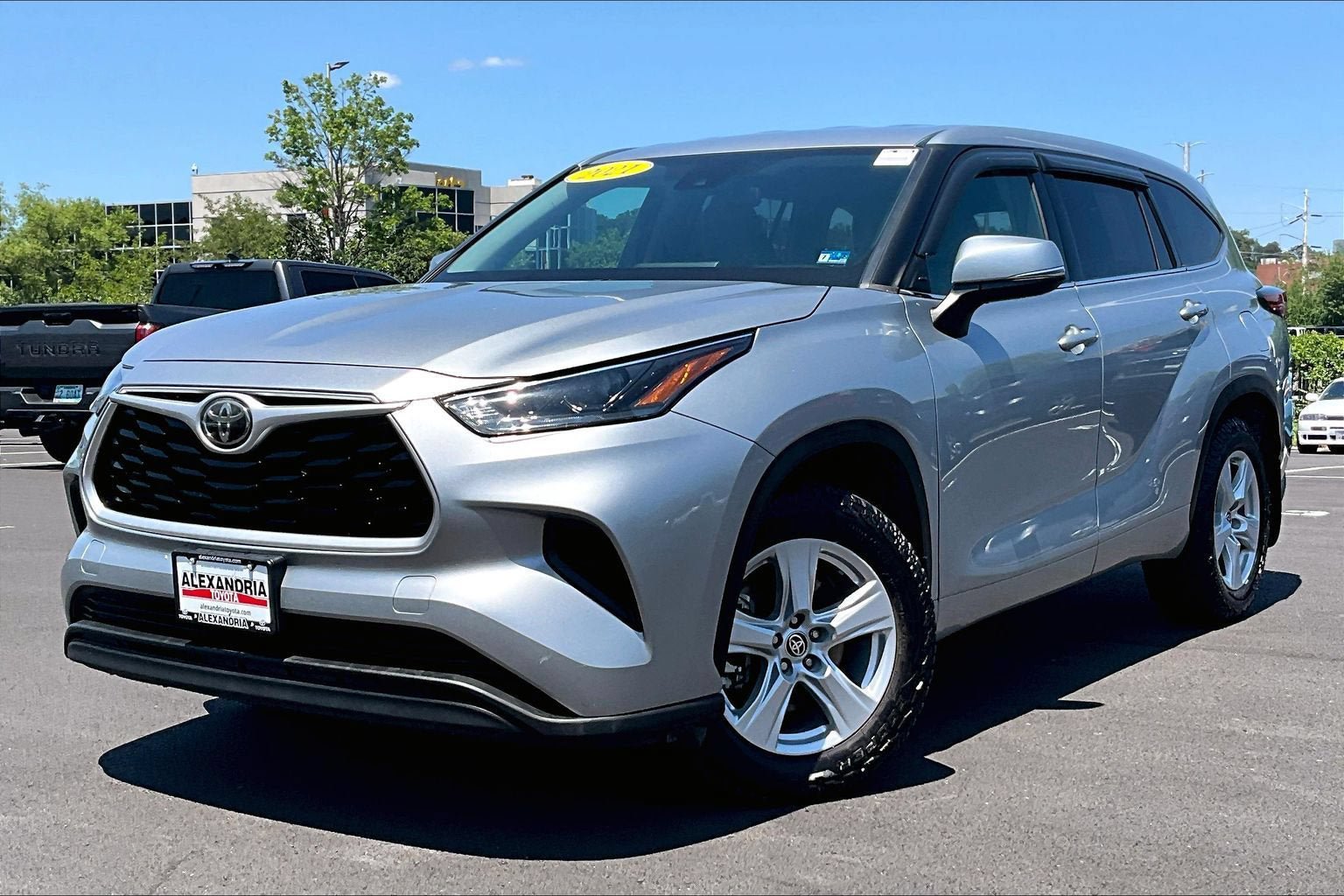 Used 2021 Toyota Highlander L AWD/4WD image 1