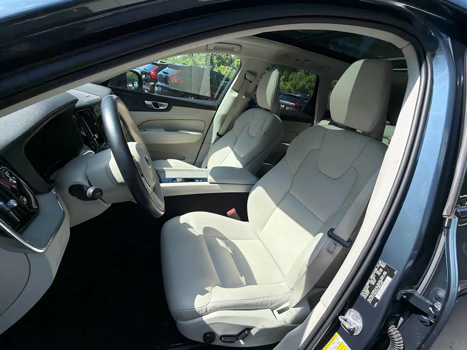 Used 2024 Volvo XC60 B5 Plus w/ Protection Package Premier AWD/4WD image 25