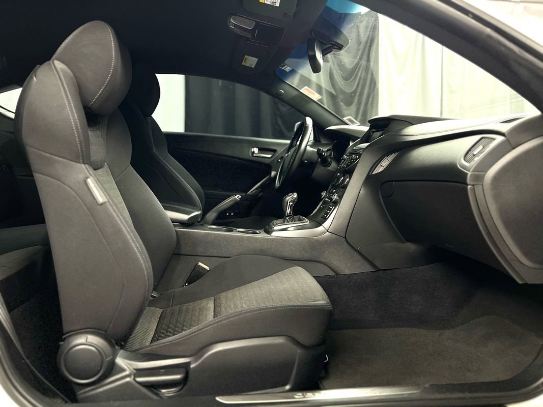 Used 2015 Hyundai Genesis 3.8 image 17