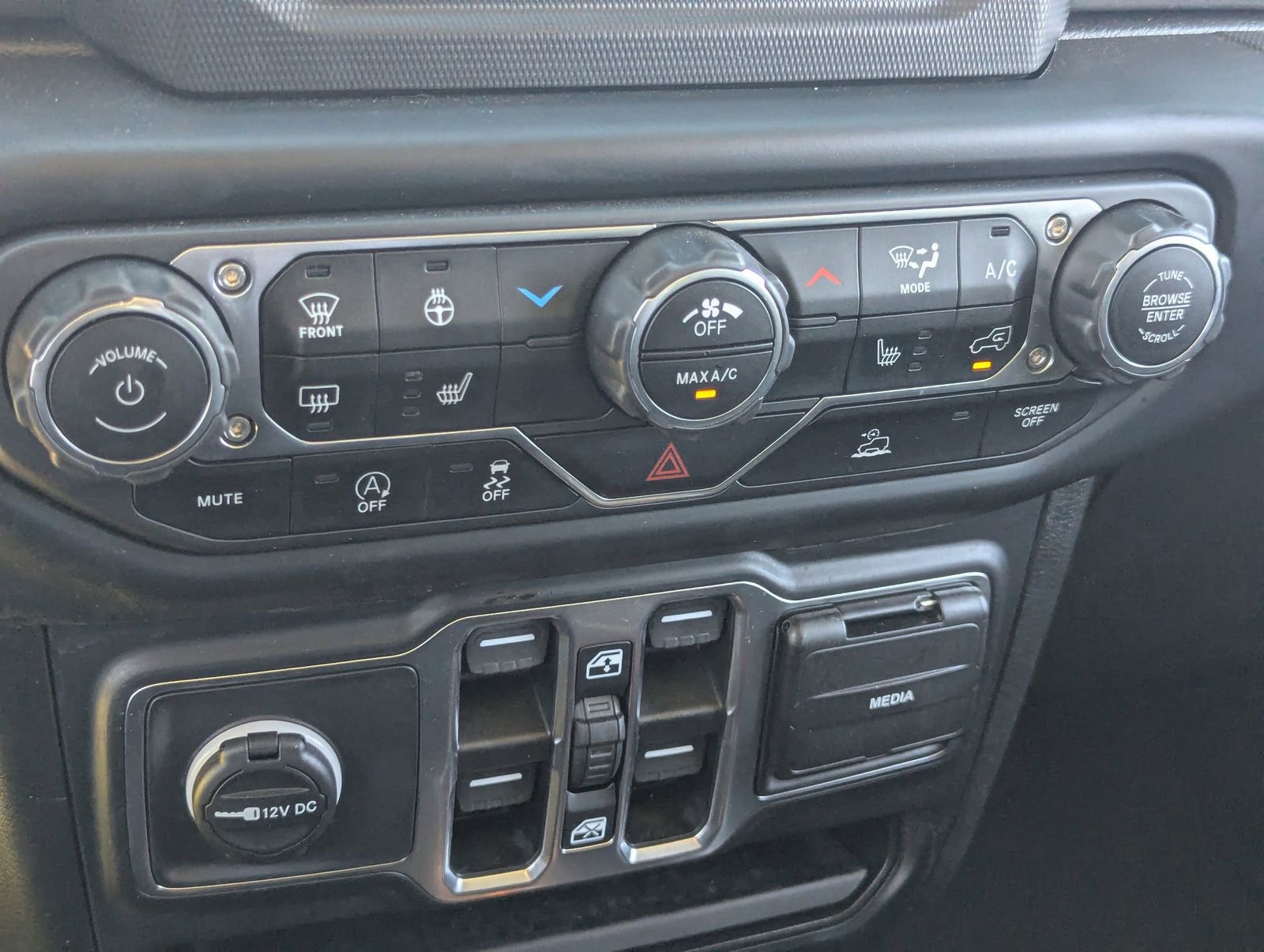 Used 2023 Jeep Wrangler Sport image 23