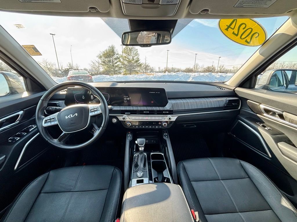 Used 2024 Kia Telluride EX w/ EX Captain's Chair Package image 30