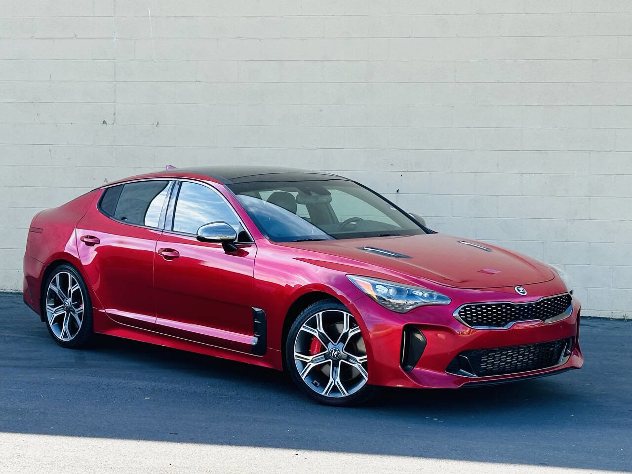 Used 2018 Kia Stinger GT2 image 2