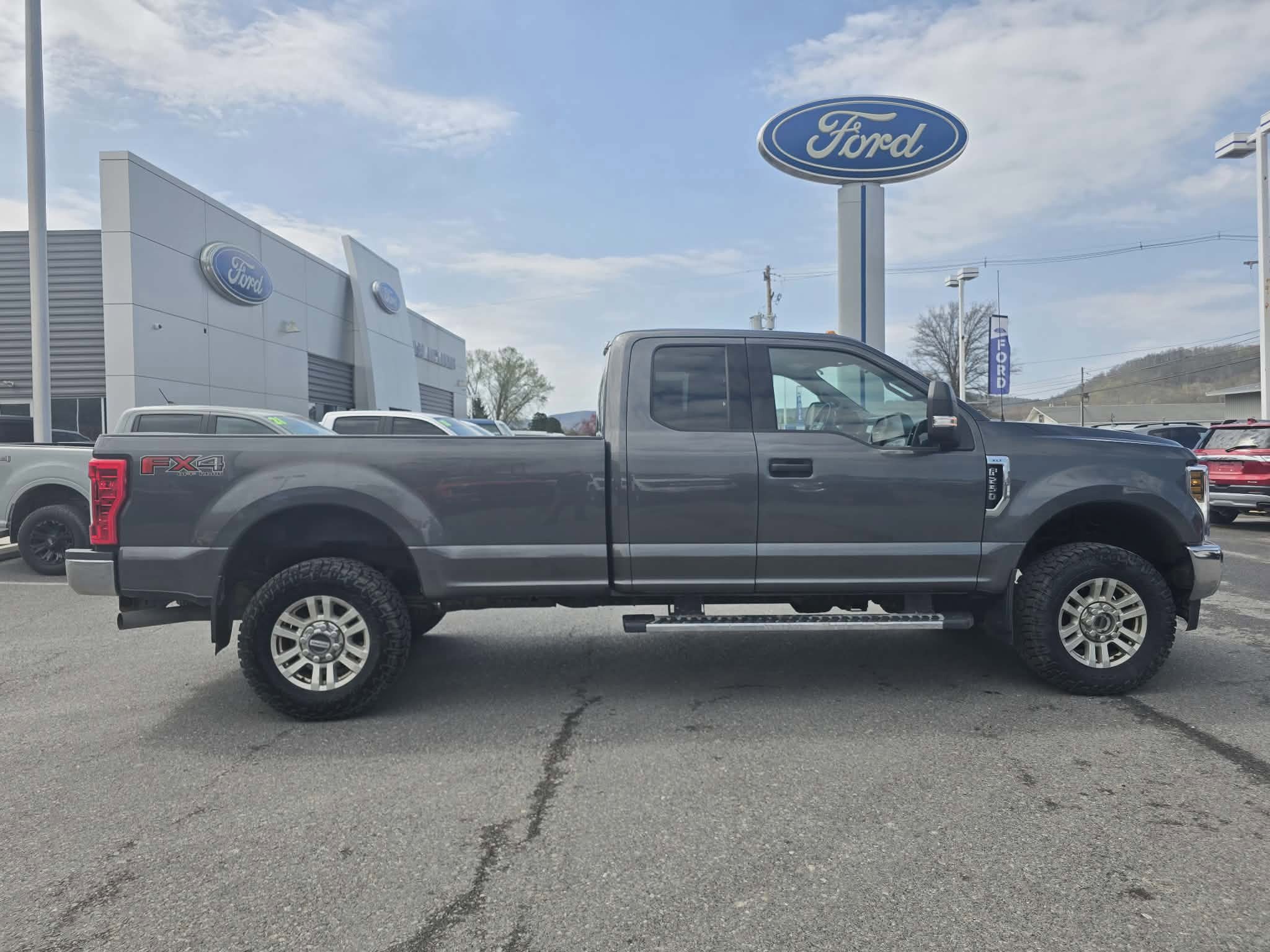 Used 2019 Ford F250 XLT w/ XLT Value Package AWD/4WD image 2