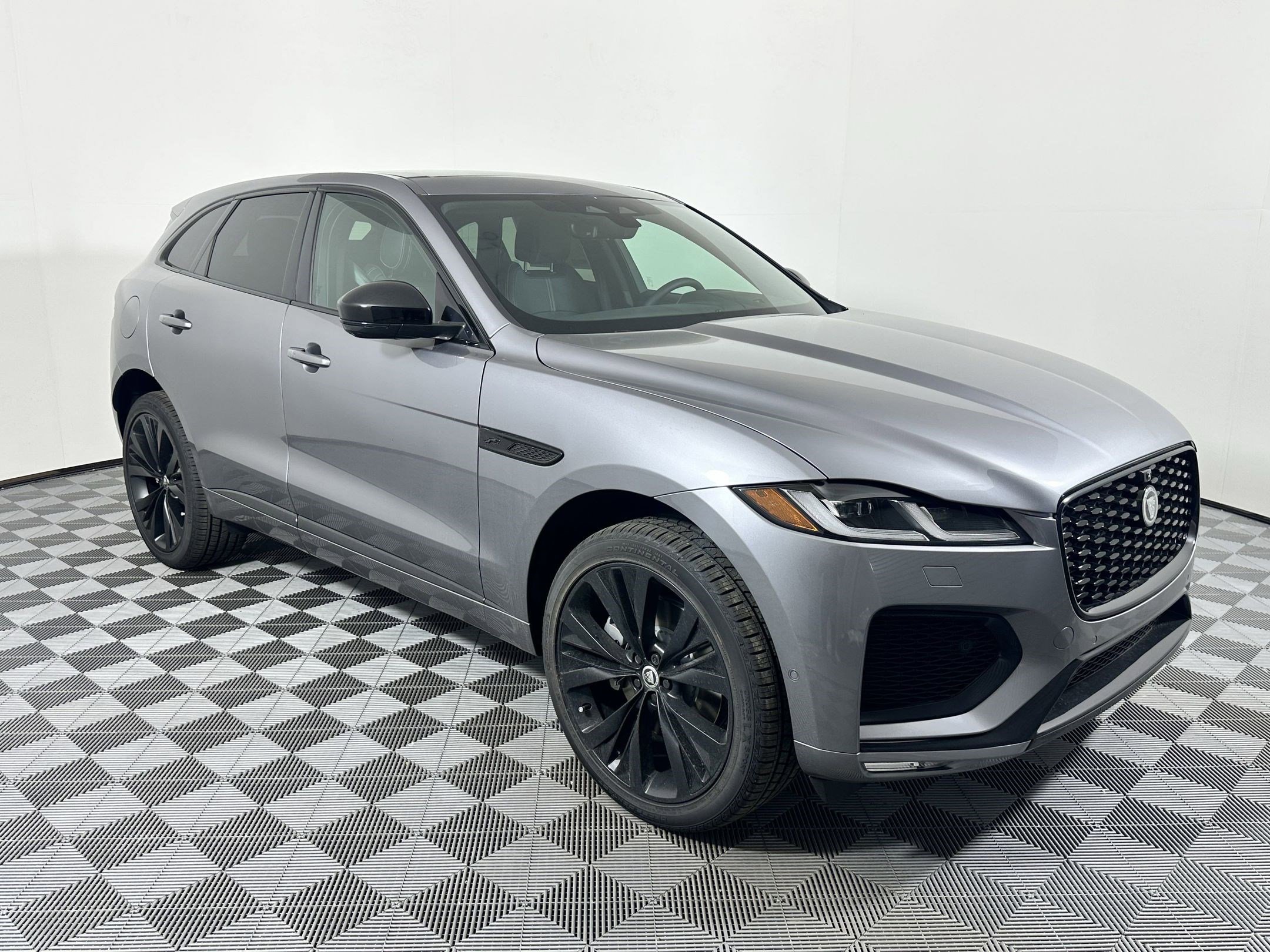 New 2026 Jaguar F-PACE R-Dynamic S image 6