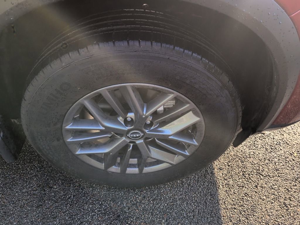 Used 2025 Nissan Rogue S AWD/4WD image 29