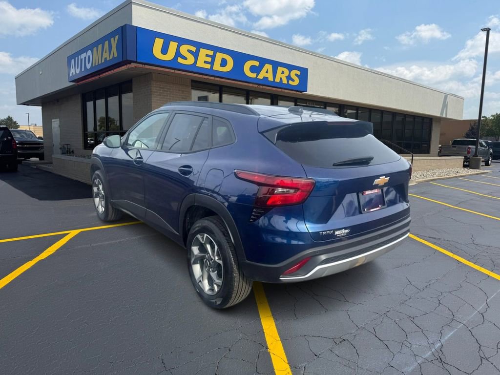 Used 2024 Chevrolet Trax LT w/ Driver Confidence Package FWD image 7