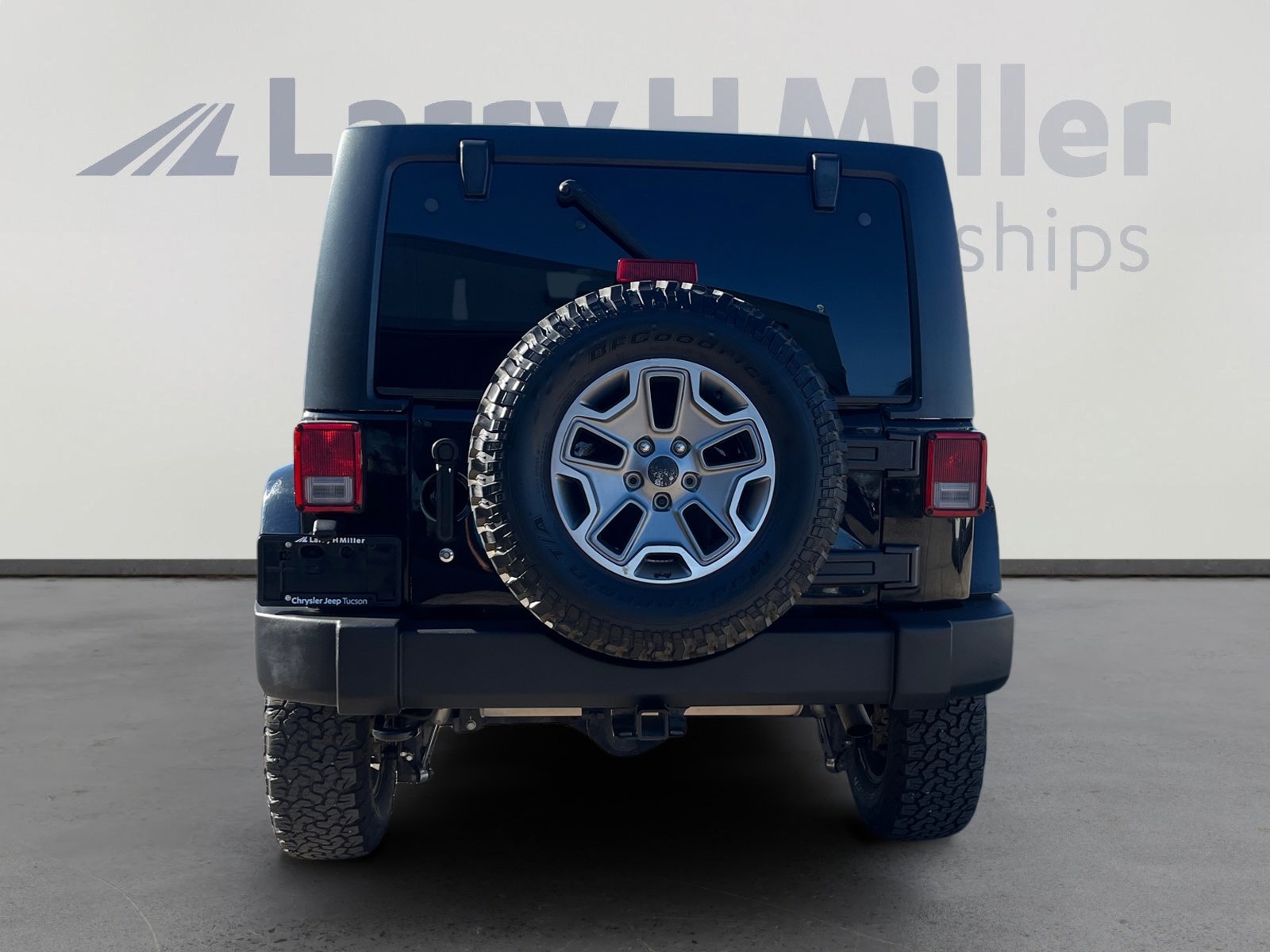 Used 2015 Jeep Wrangler Unlimited Rubicon w/ Connectivity Group image 4