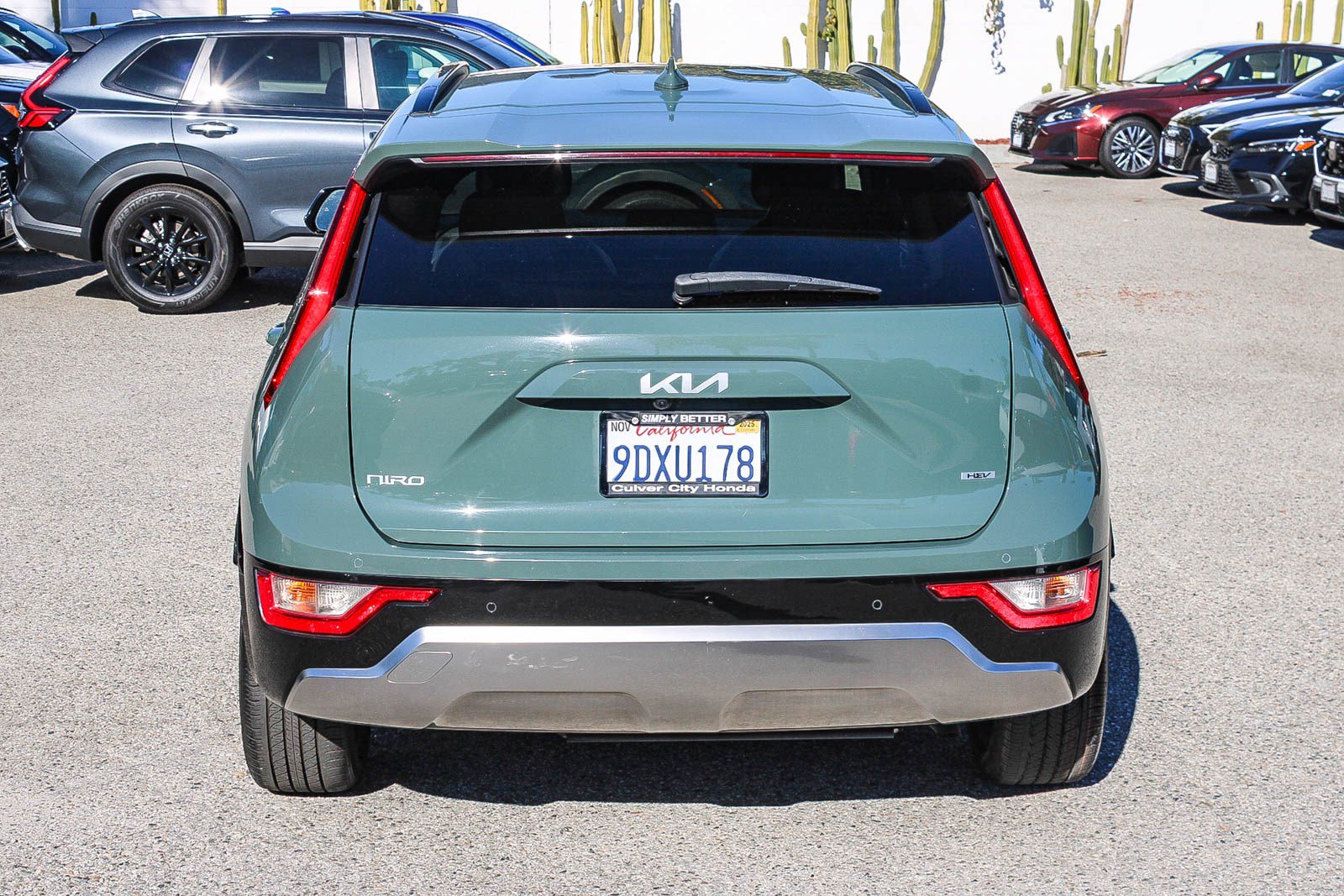 Used 2023 Kia Niro EX Touring image 8