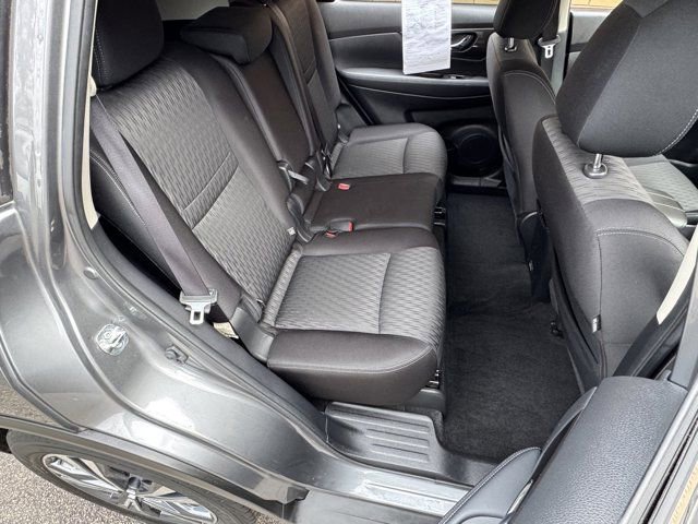 Used 2019 Nissan Rogue SV w/ Premium Package FWD image 10