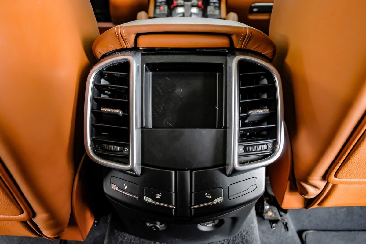 Used 2018 Porsche Cayenne Turbo image 35