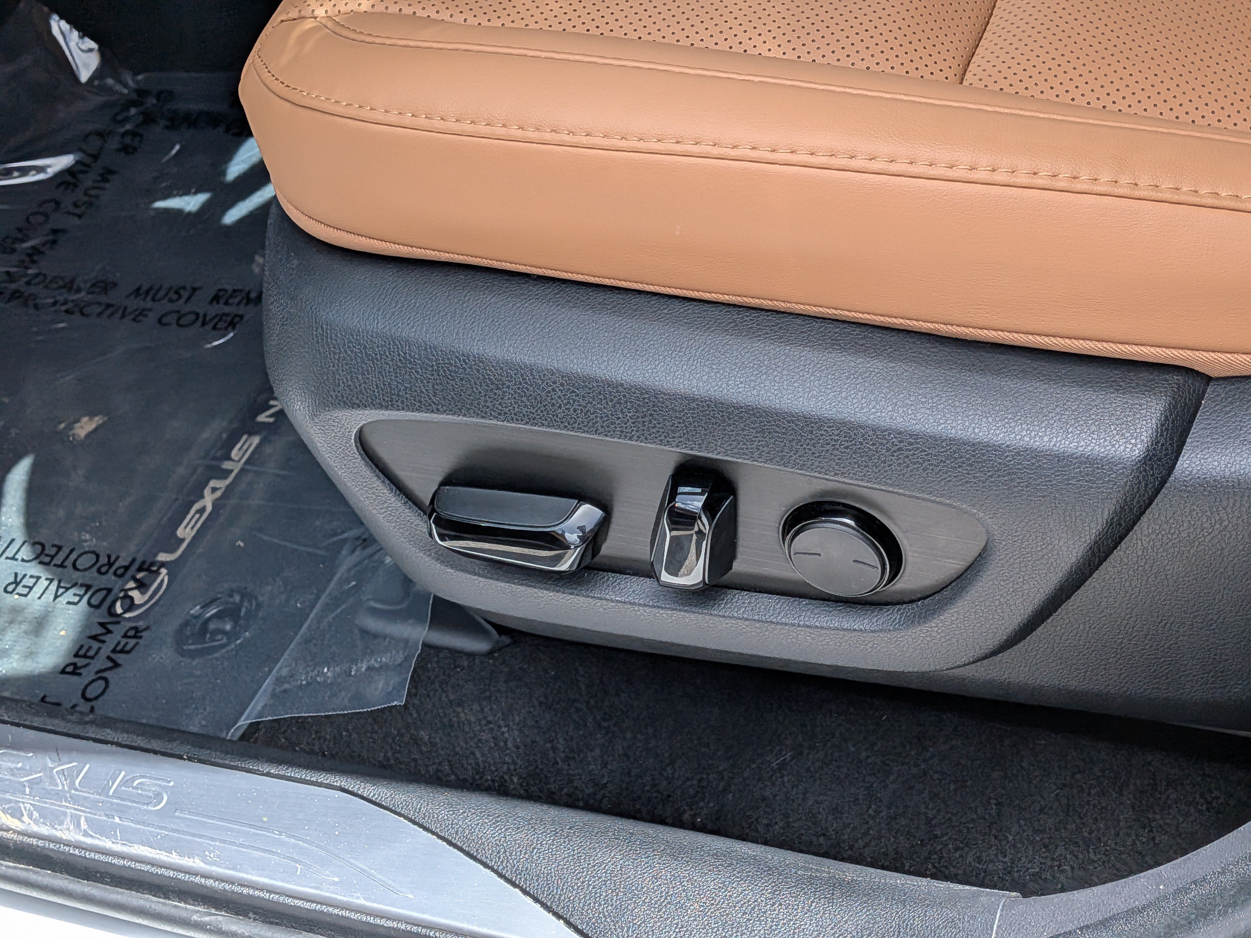 Used 2024 Lexus NX 250 FWD w/ Towing Package (2000 Lbs) image 22