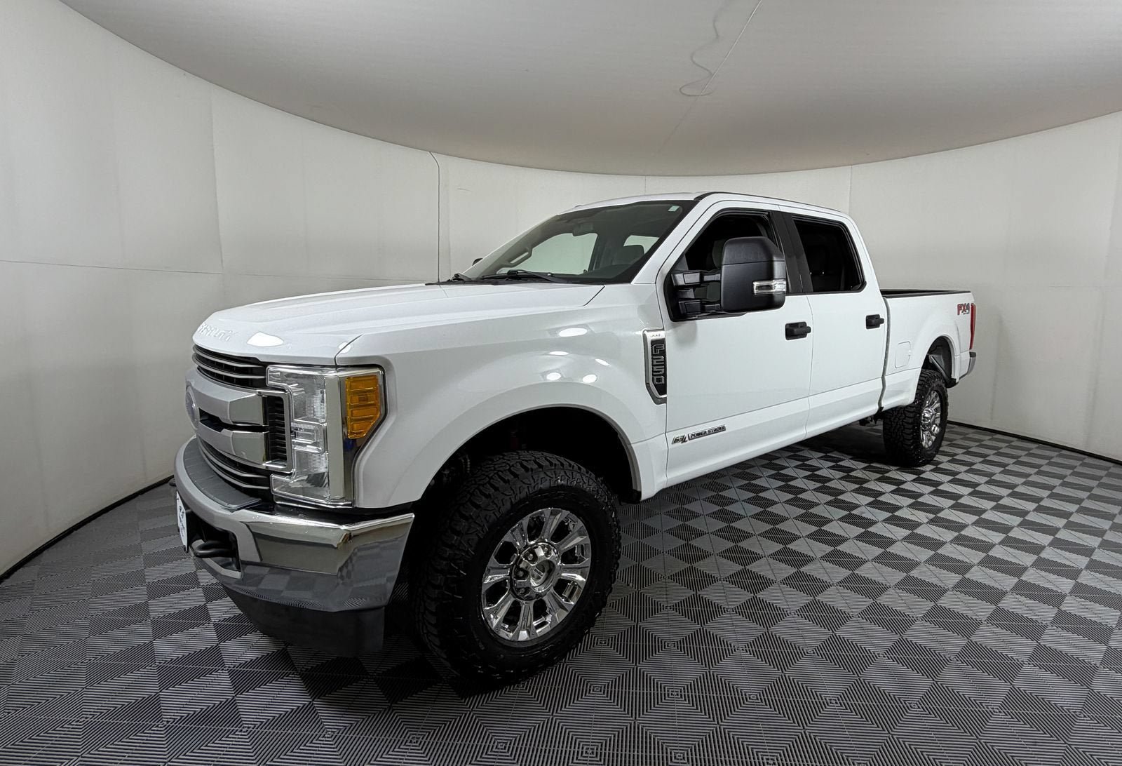 Used 2017 Ford F250 XLT AWD/4WD image 2