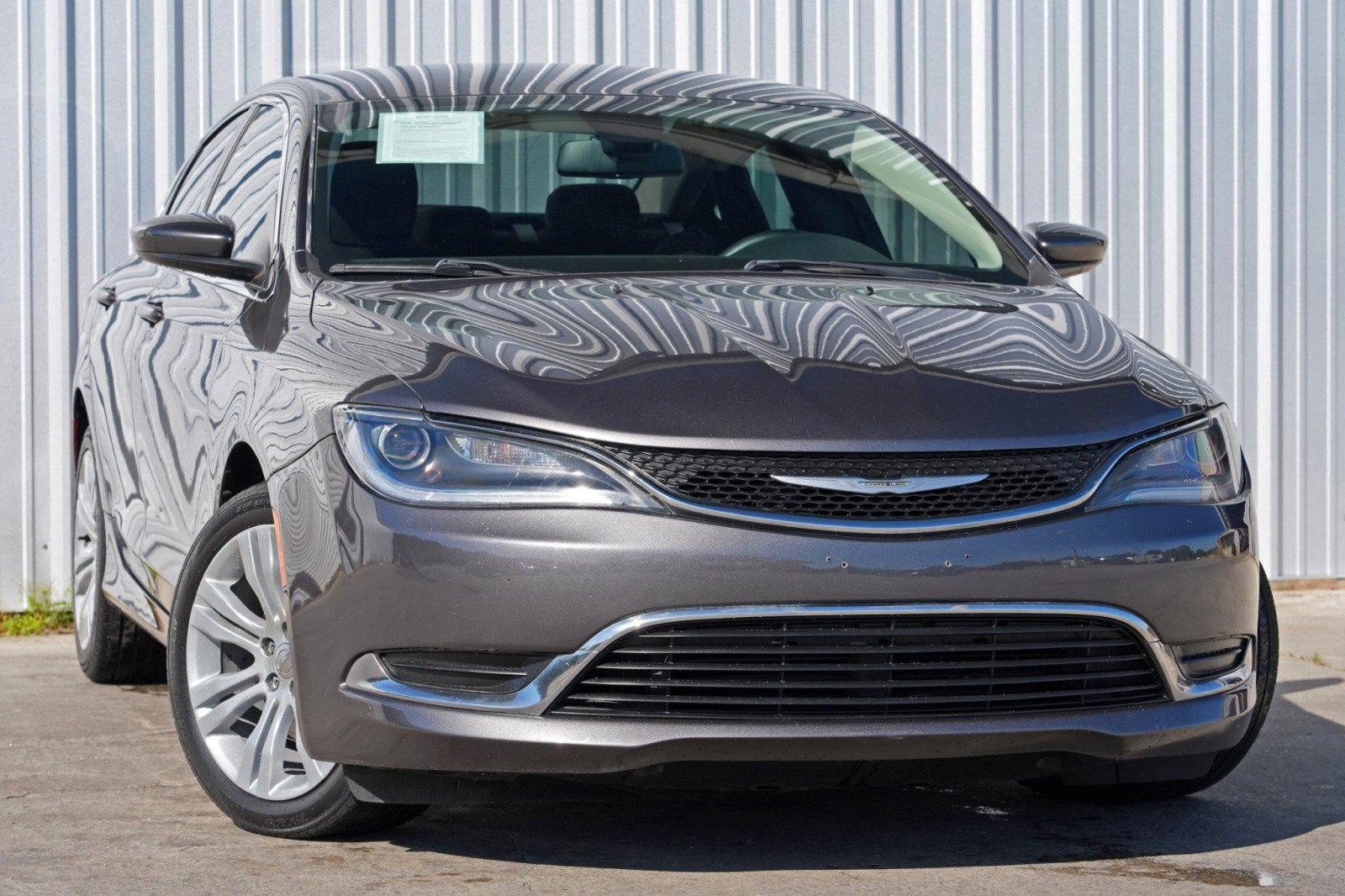 Used 2015 Chrysler 200 Limited w/ Convenience Group image 2