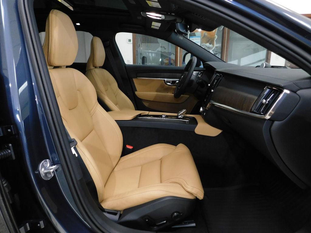 Used 2026 Volvo V90 B6 Cross Country Ultra image 95
