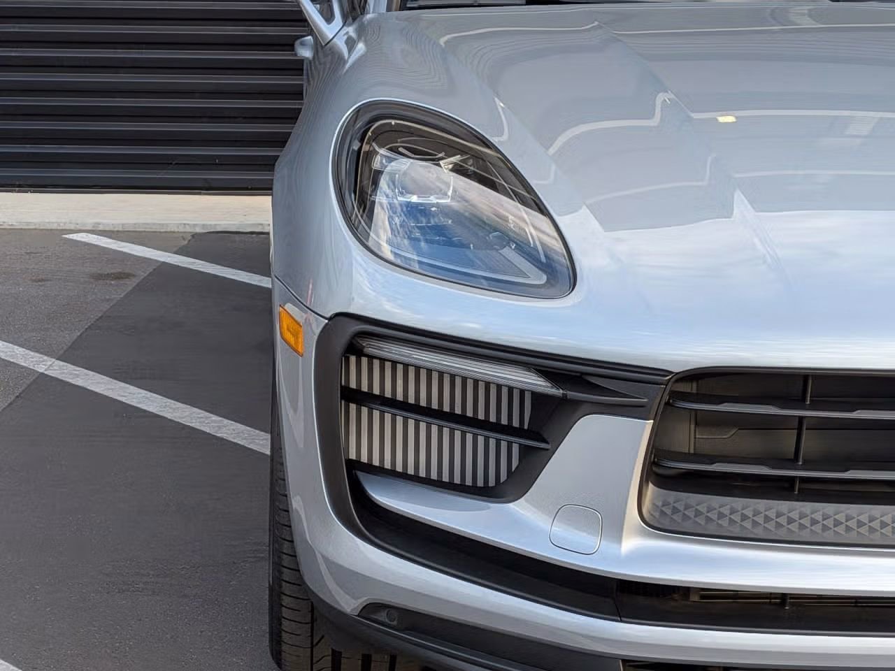 Certified 2025 Porsche Macan S AWD/4WD image 13