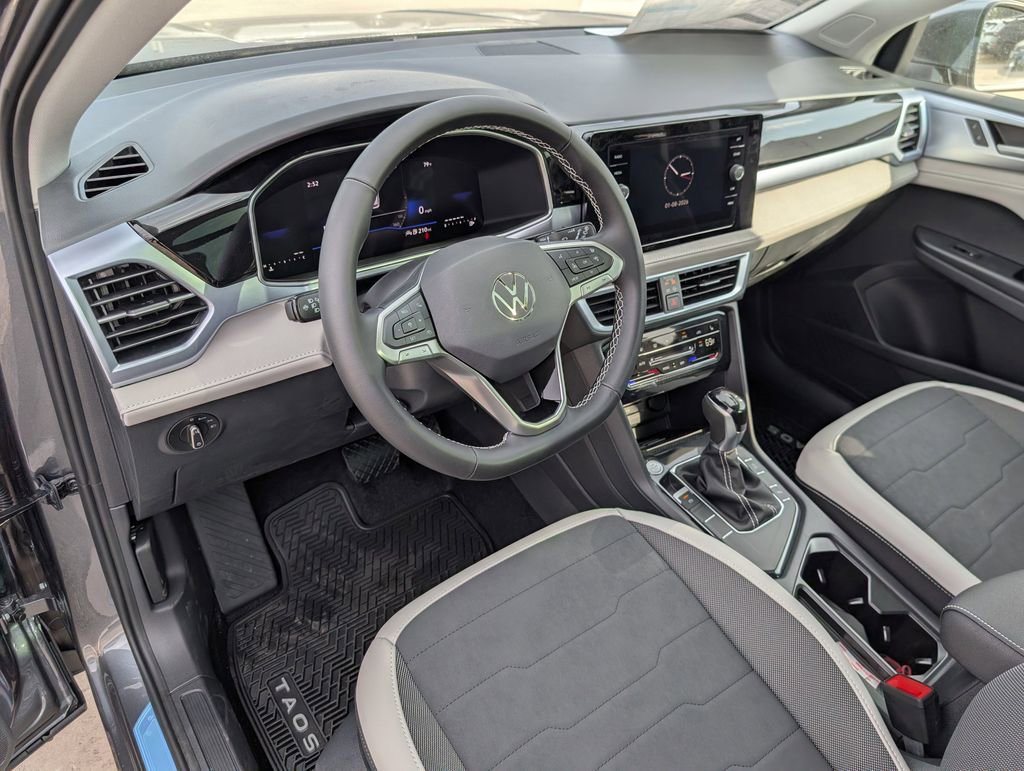New 2026 Volkswagen Taos SE image 14
