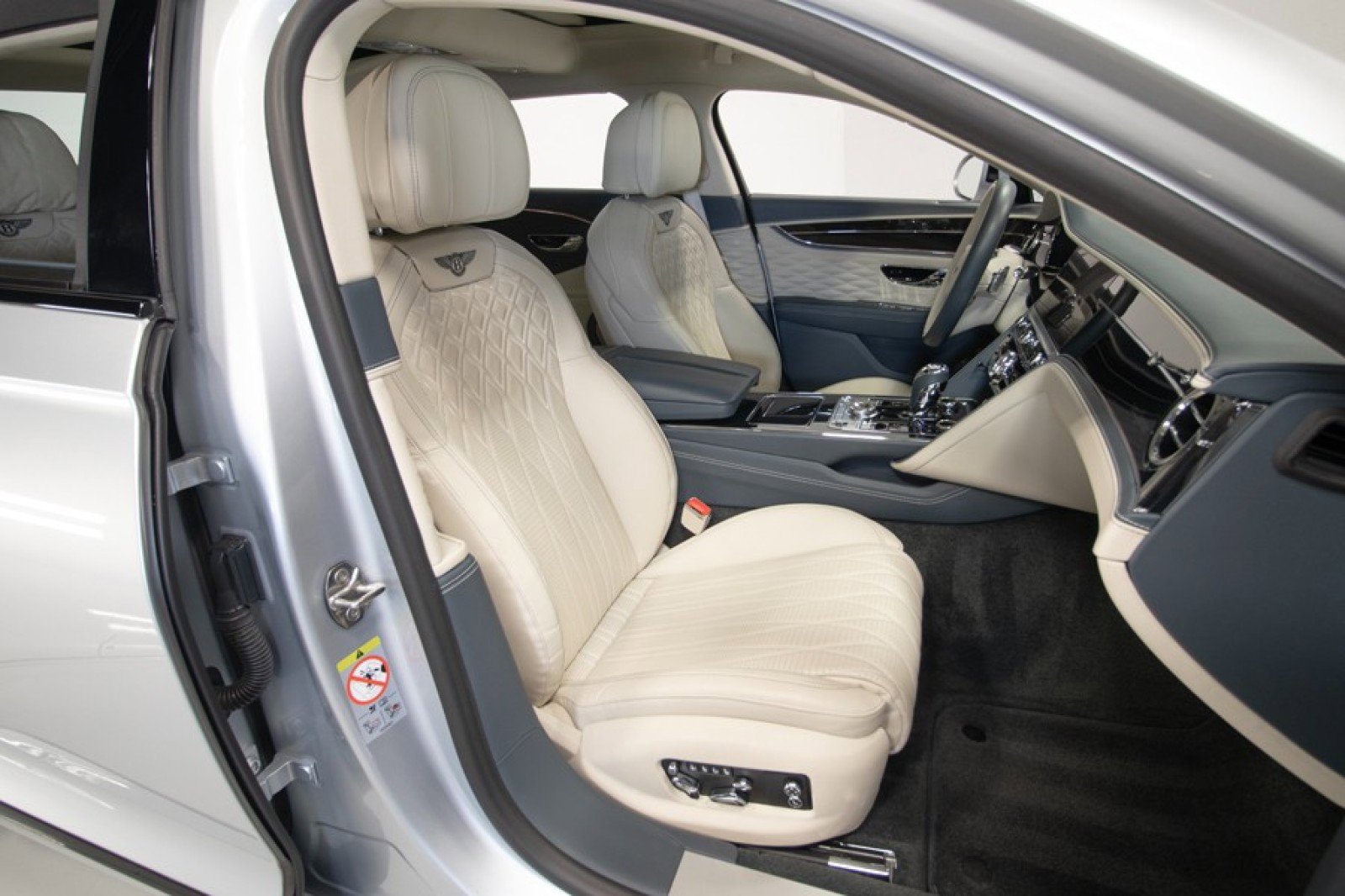 Used 2021 Bentley Flying Spur W12 image 56