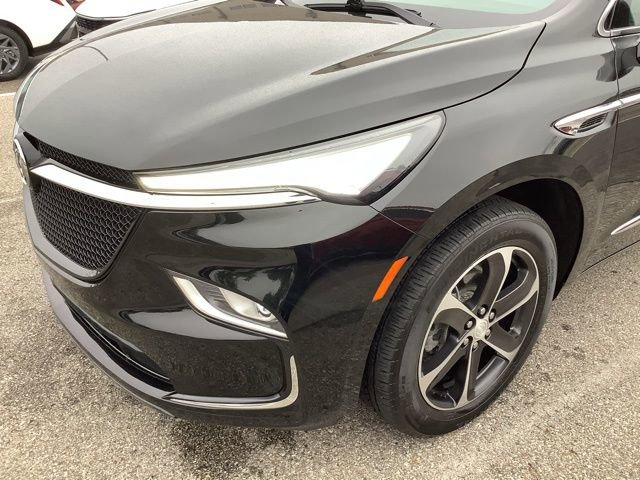 Used 2022 Buick Enclave Essence w/ Sport Touring Edition image 25