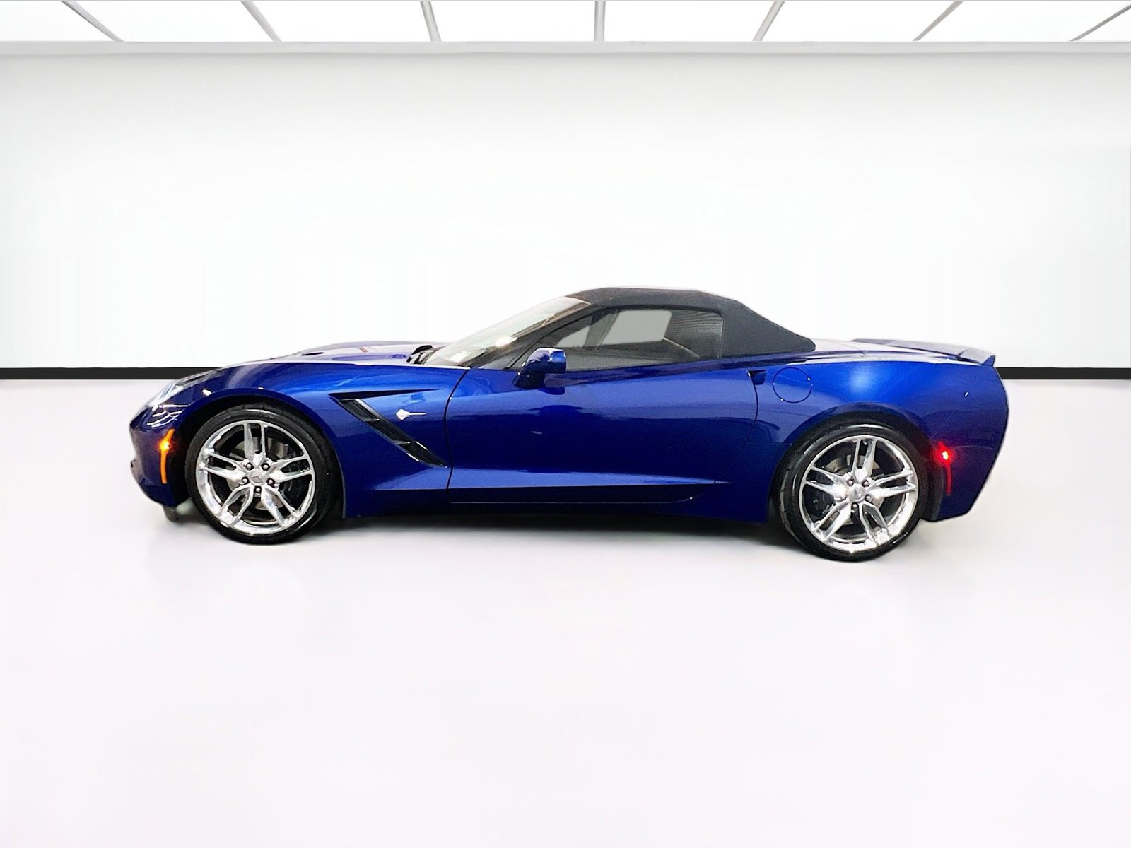 Used 2016 Chevrolet Corvette Stingray Convertible w/ 2LT Preferred Equipment Group RWD image 21
