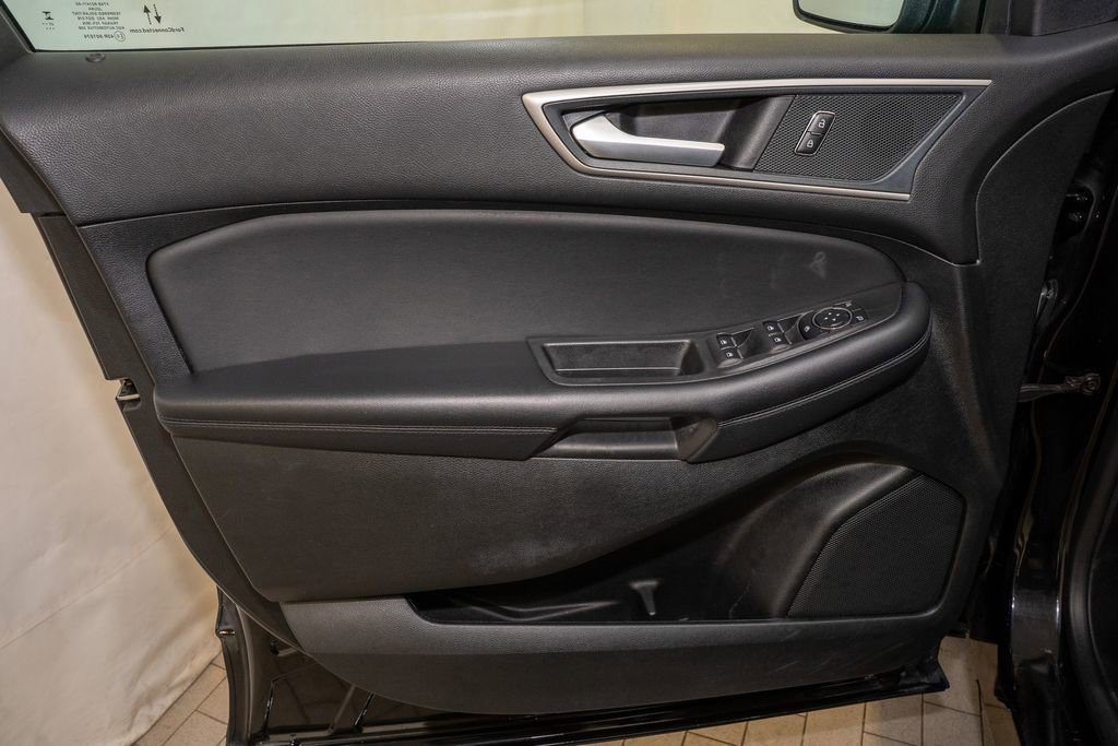 Used 2024 Ford Edge SEL image 11