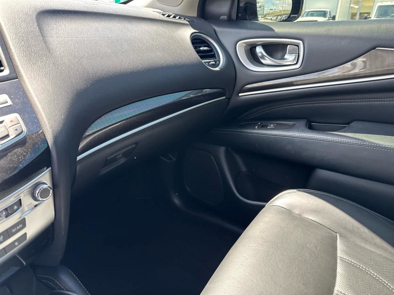 Used 2020 INFINITI QX60 Luxe w/ Essential Package image 28