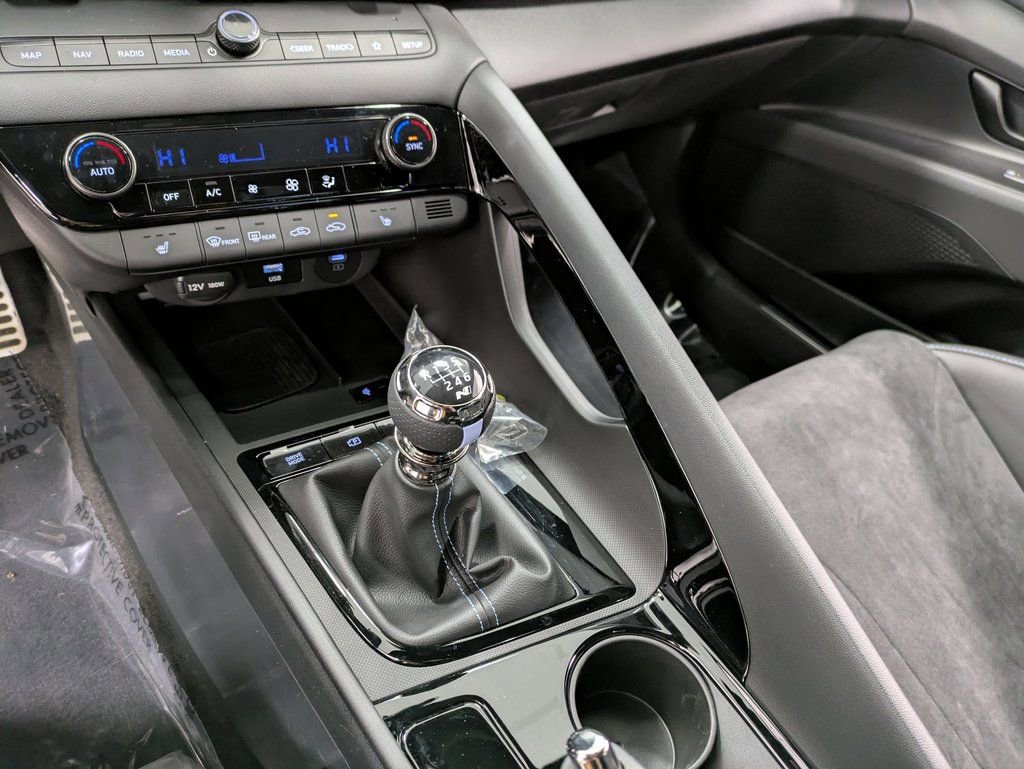 Used 2025 Hyundai Elantra N Base image 13
