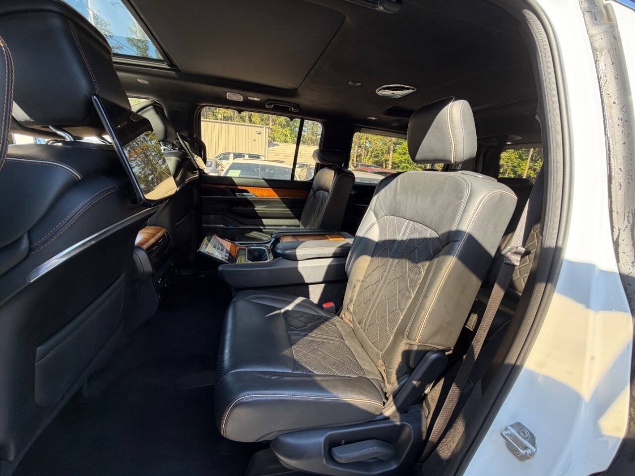 Used 2022 Jeep Grand Wagoneer Series III w/ Rear Seat Video Group 1 AWD/4WD image 17