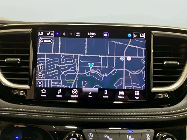 Used 2026 Chrysler Pacifica Limited FWD image 42