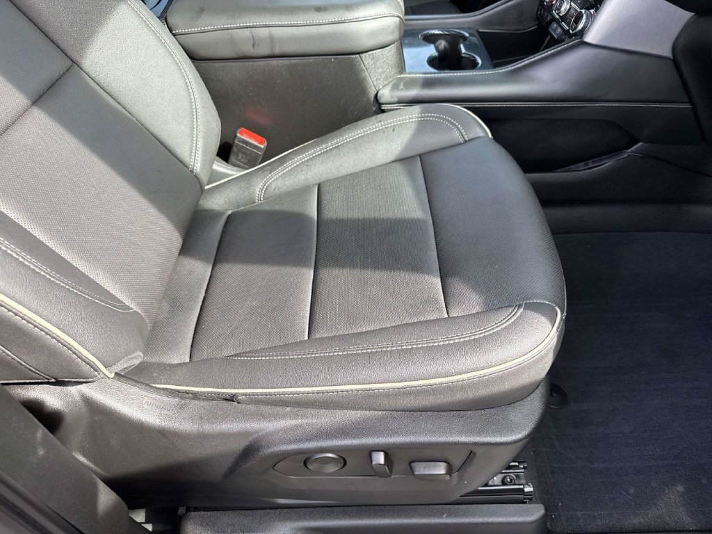 Used 2023 GMC Yukon XL SLT AWD/4WD image 27
