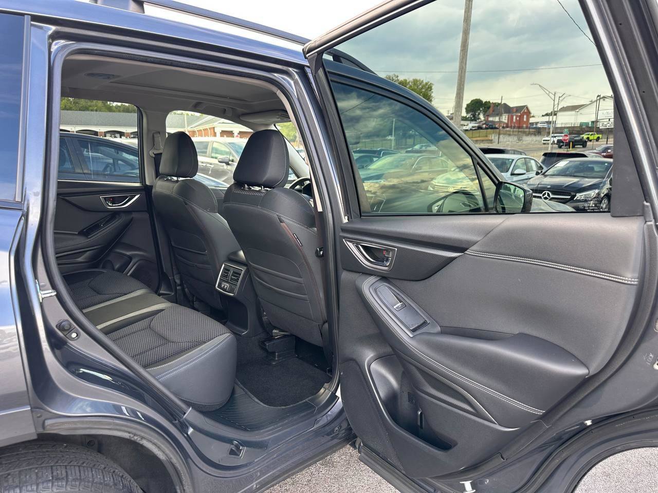 Used 2020 Subaru Forester Premium AWD/4WD image 32