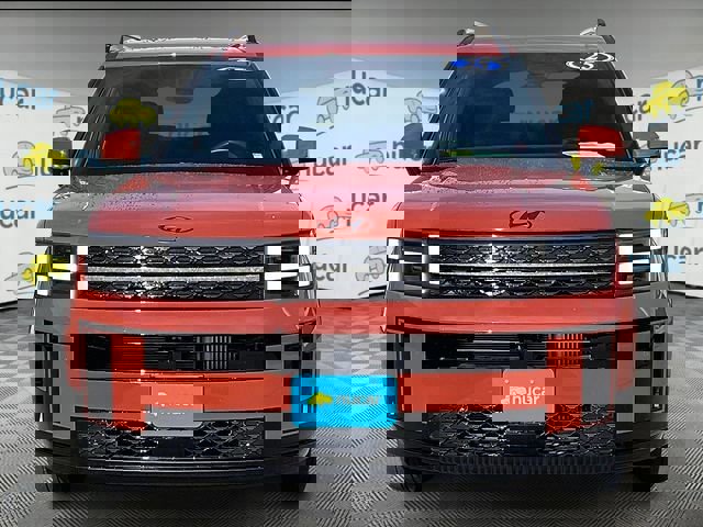 Used 2025 Hyundai Santa Fe Calligraphy AWD/4WD image 2