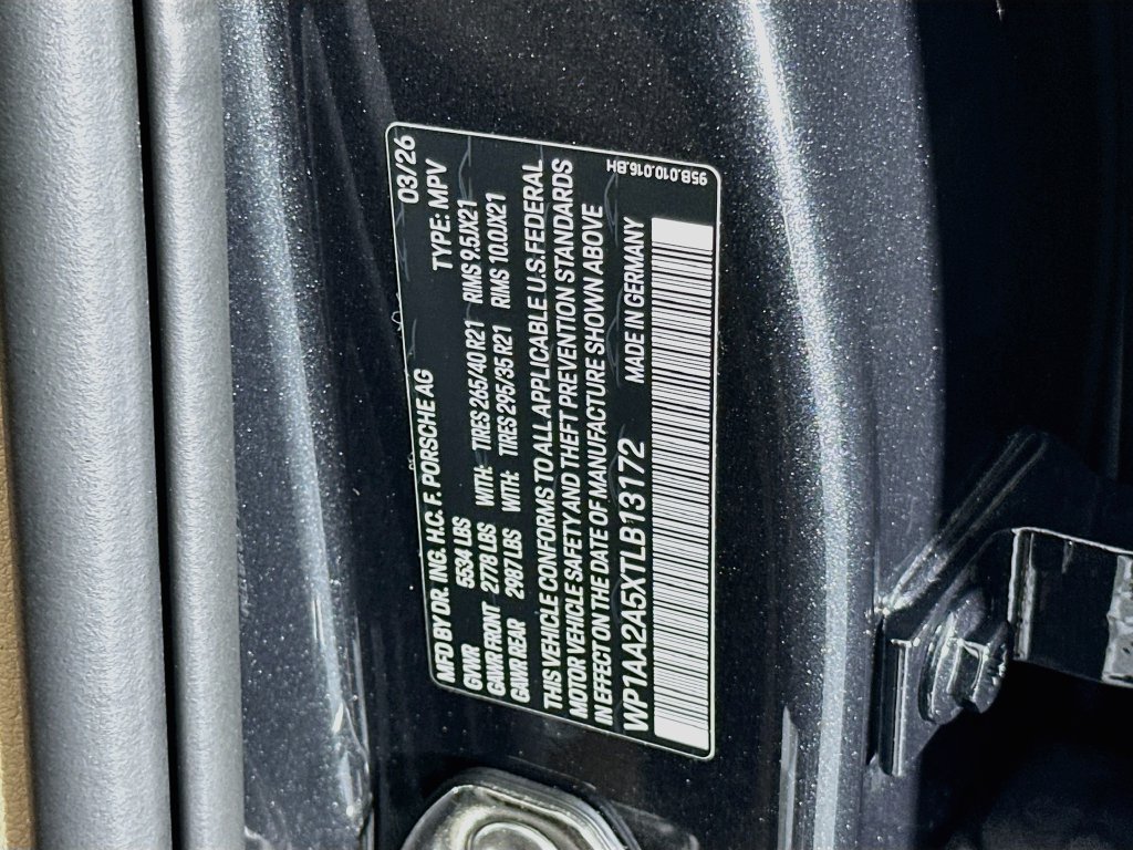 Certified 2026 Porsche Macan AWD/4WD image 35