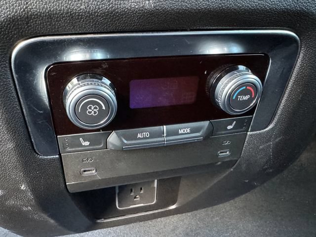 Used 2025 GMC Yukon XL Denali AWD/4WD image 18