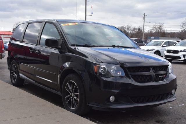Used 2017 Dodge Grand Caravan SXT w/ Driver Convenience Group image 4