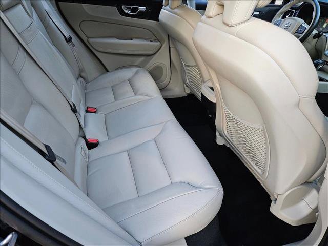 Used 2019 Volvo XC60 T5 Momentum w/ Multimedia Package FWD image 19