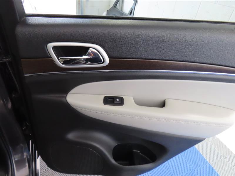 Used 2018 Jeep Grand Cherokee Limited AWD/4WD image 37
