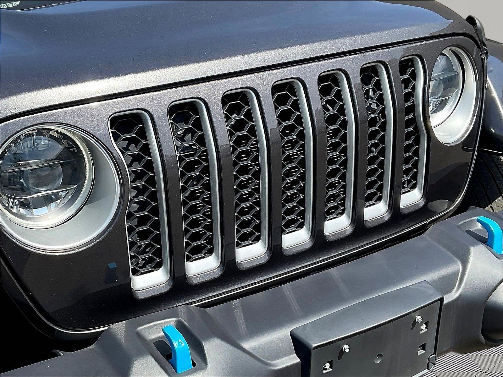 Used 2023 Jeep Wrangler Unlimited Sahara AWD/4WD image 32
