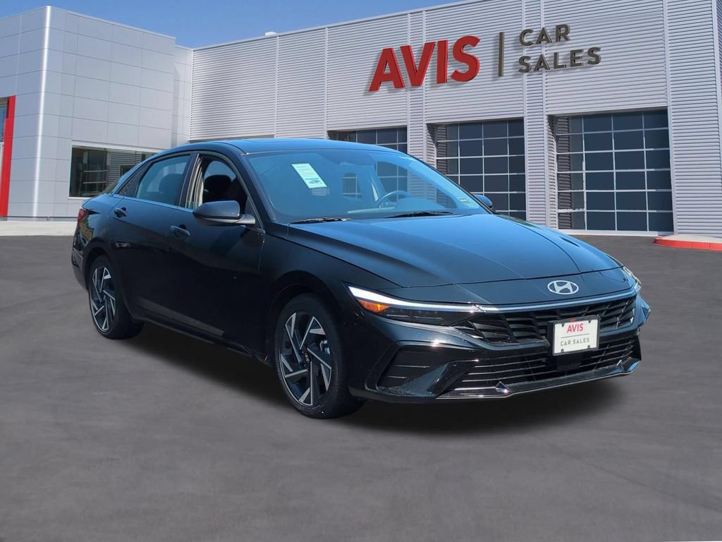 Used 2025 Hyundai Elantra SEL FWD image 3