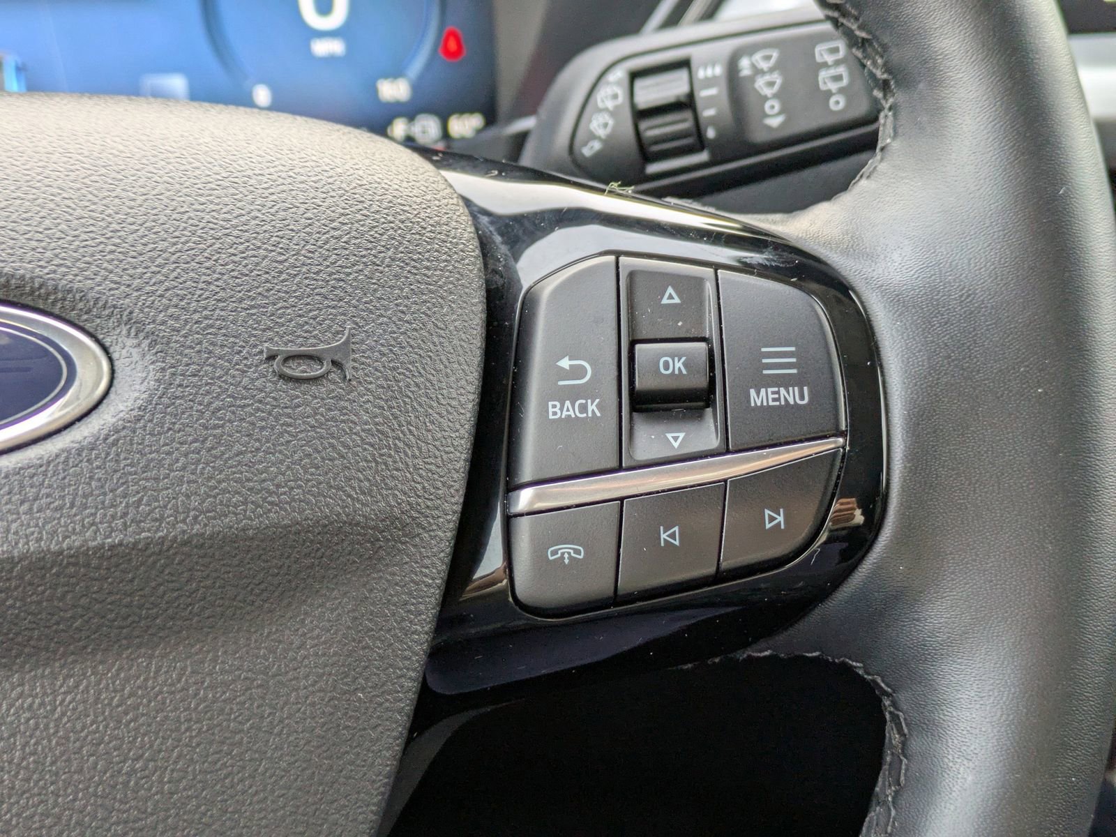Certified 2025 Ford Escape Platinum AWD/4WD image 30