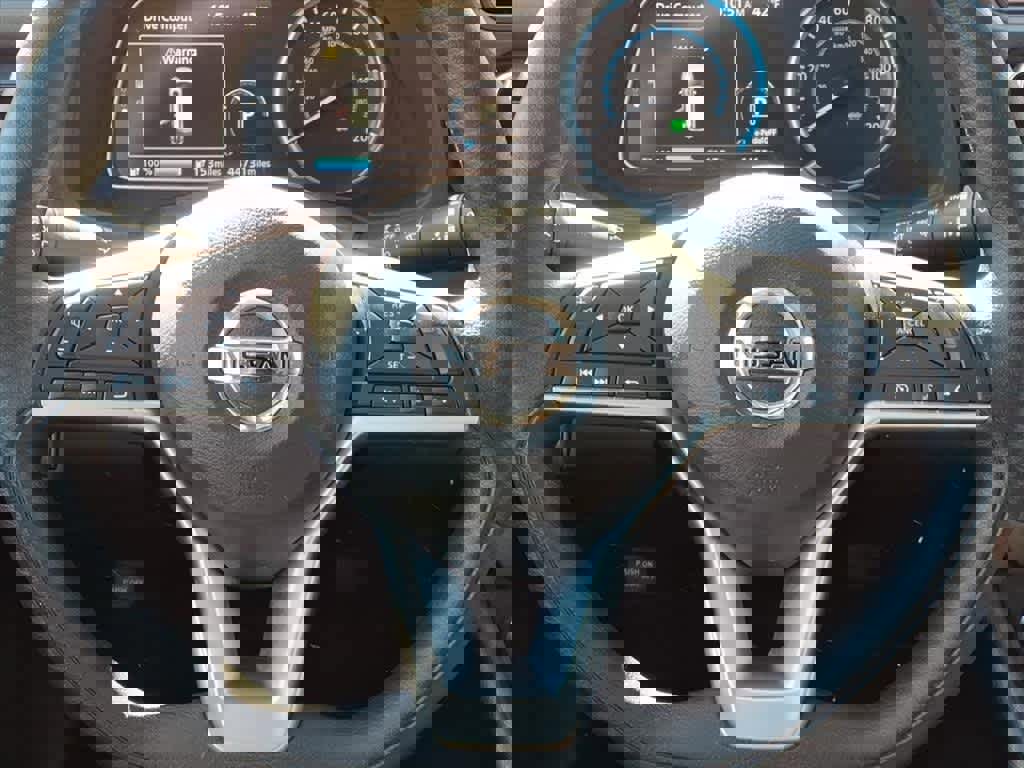 Used 2022 Nissan Leaf S image 16