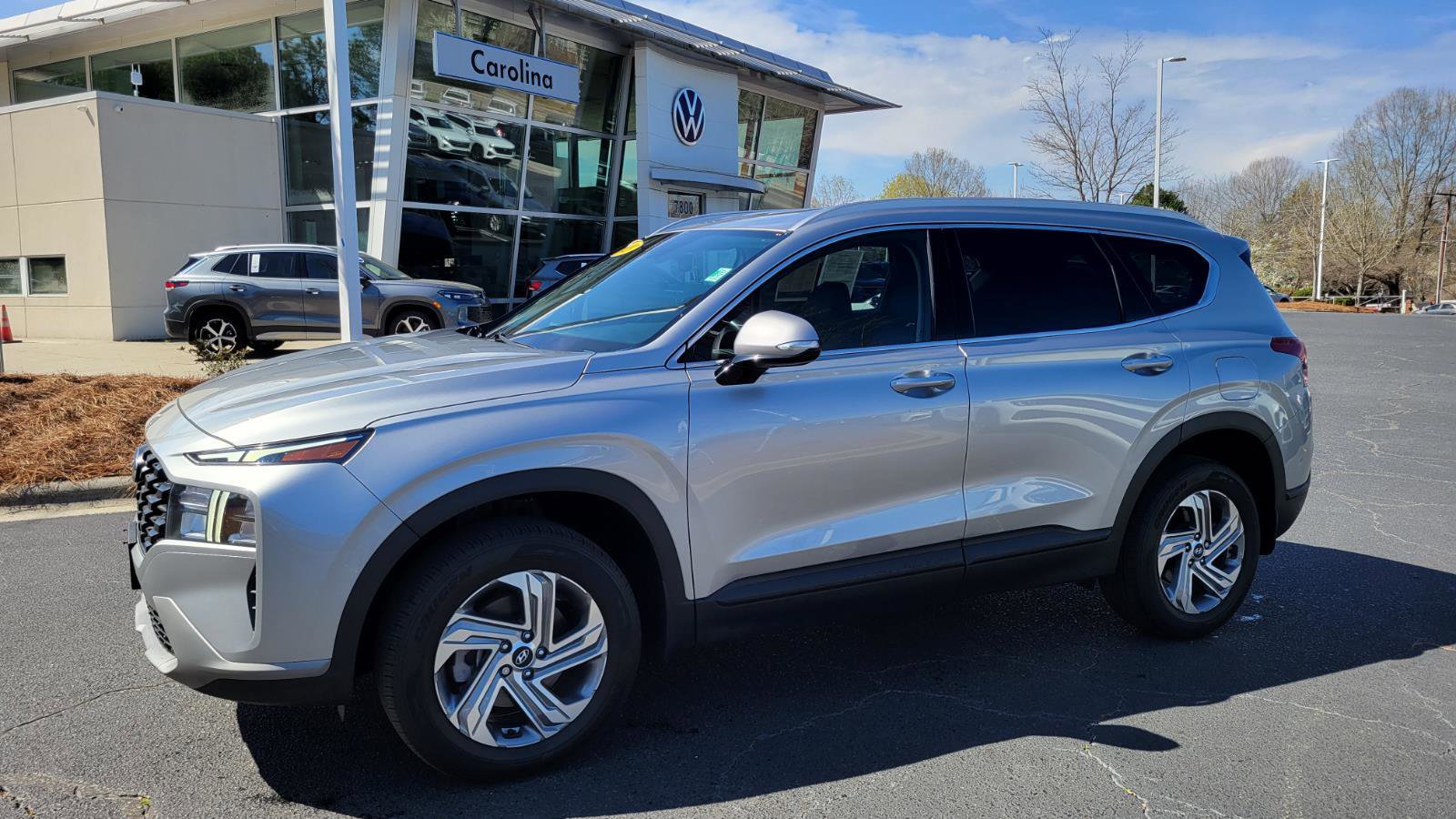 Used 2023 Hyundai Santa Fe SEL w/ Winter Weather Package image 1