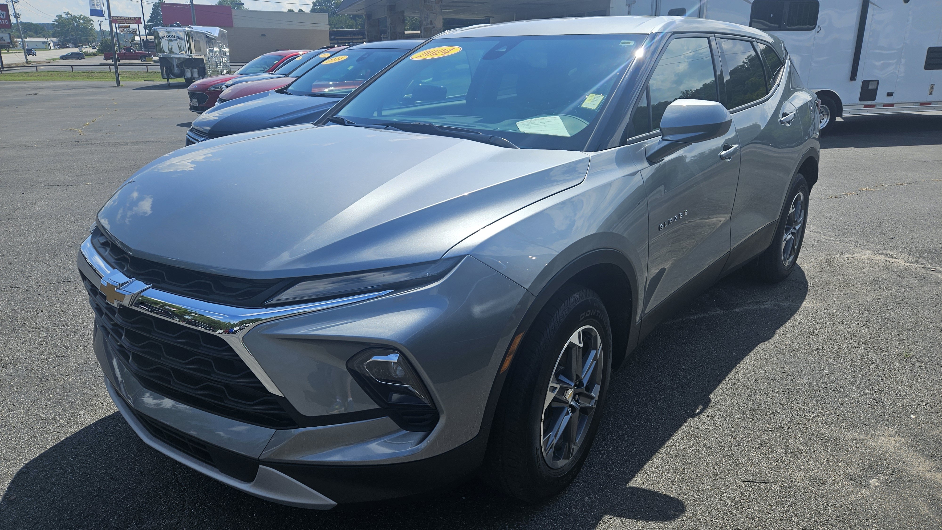 Used 2024 Chevrolet Blazer LT FWD image 2