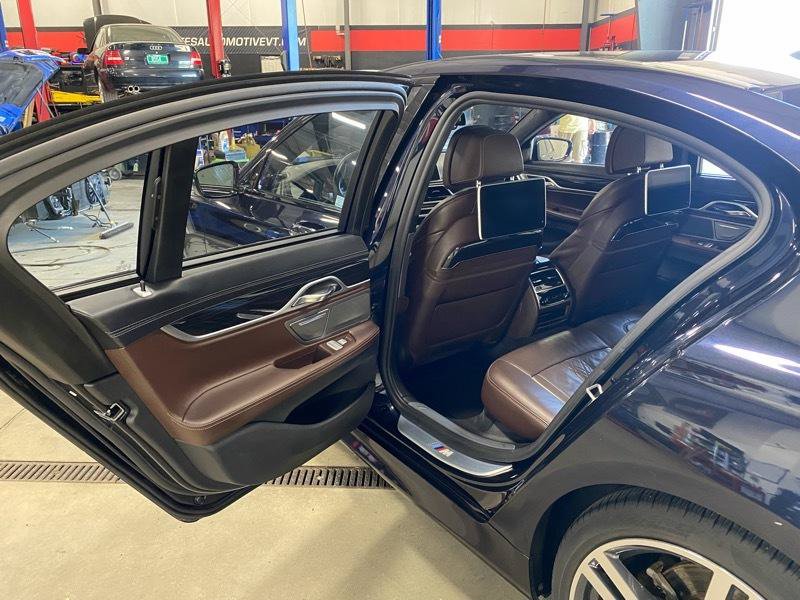 Used 2018 BMW 750i xDrive AWD/4WD image 13